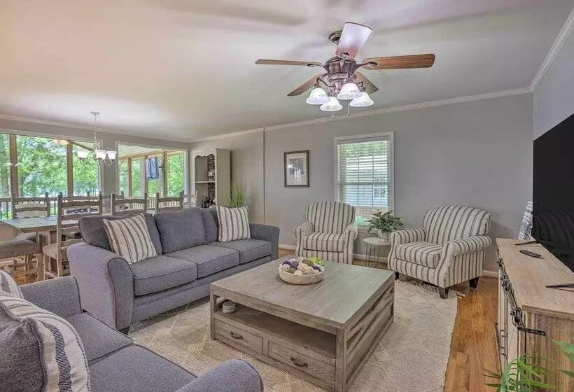 The Lake Escape: Boat Dock, Fire Pit, Kayak!