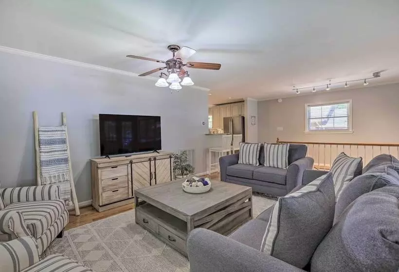 The Lake Escape: Boat Dock, Fire Pit, Kayak!