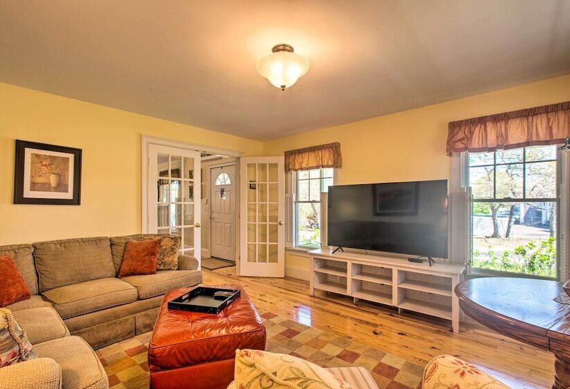 Traditional Martha S Vineyard Home W/ Porch & Yard