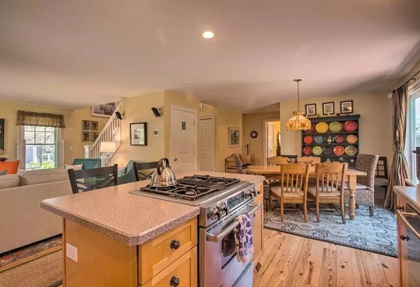 Traditional Martha S Vineyard Home W/ Porch & Yard