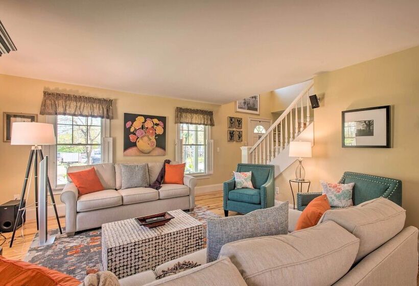 Traditional Martha S Vineyard Home W/ Porch & Yard