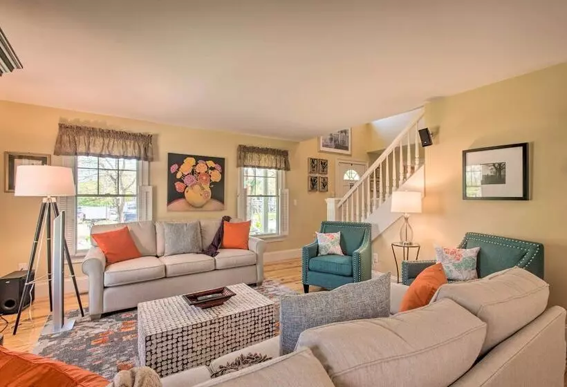 Traditional Martha S Vineyard Home W/ Porch & Yard