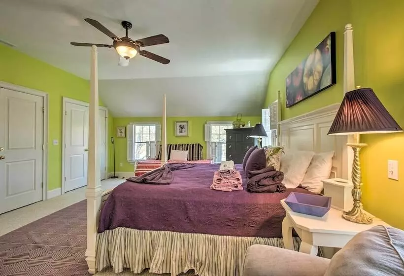 Traditional Martha S Vineyard Home W/ Porch & Yard