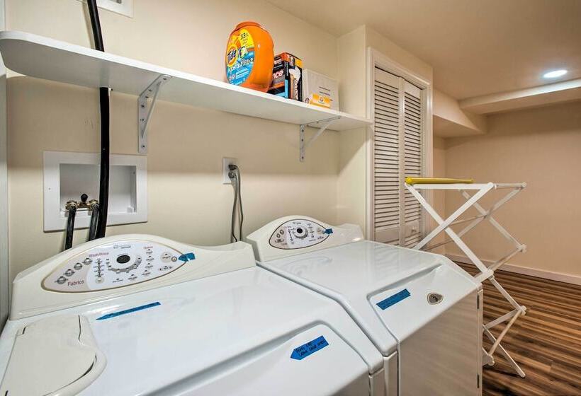 Traditional Martha S Vineyard Home W/ Porch & Yard