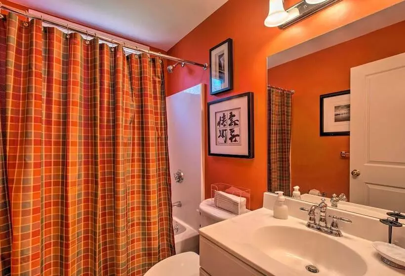 Traditional Martha S Vineyard Home W/ Porch & Yard