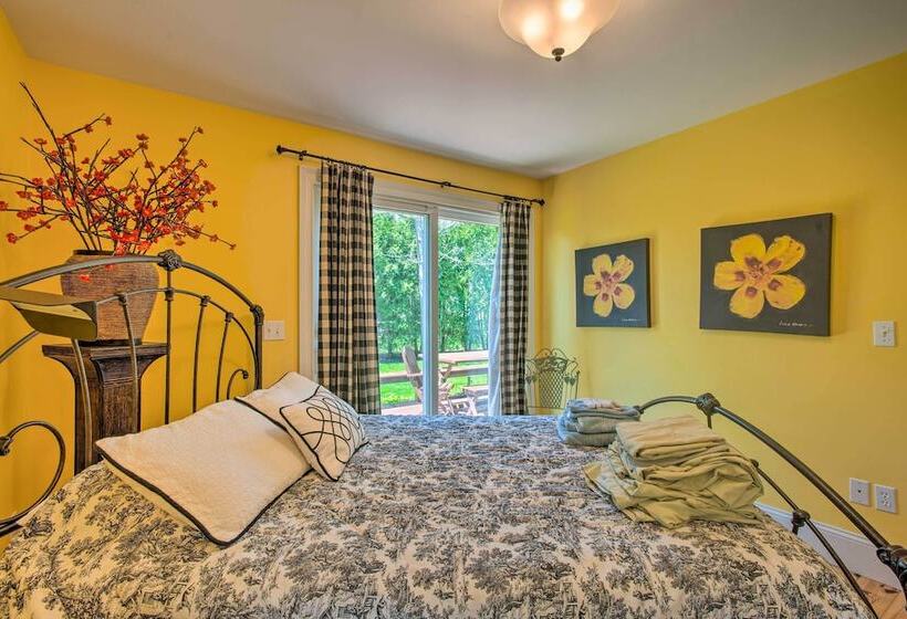 Traditional Martha S Vineyard Home W/ Porch & Yard