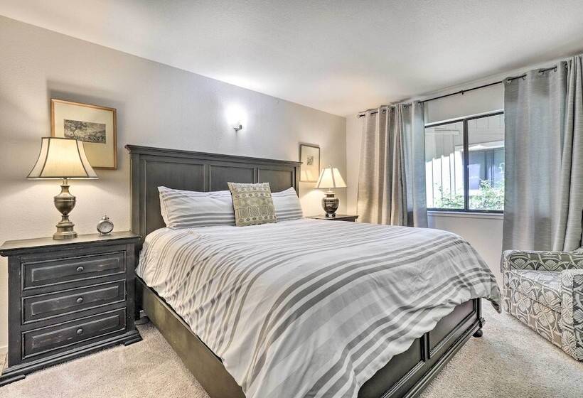 Tranquil Guerneville Home W/ Redwood Views