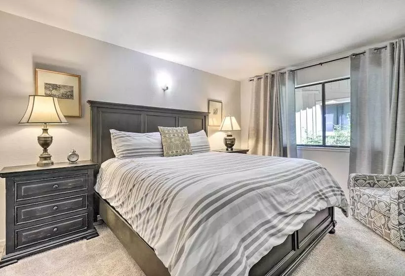 Tranquil Guerneville Home W/ Redwood Views