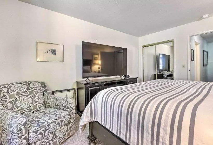 Tranquil Guerneville Home W/ Redwood Views