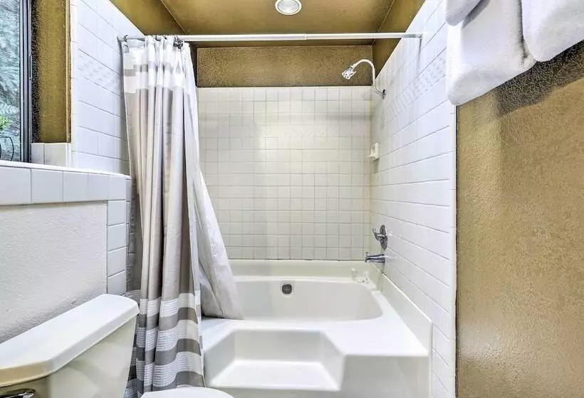 Tranquil Guerneville Home W/ Redwood Views