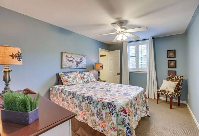 Waterfront Lay Lake Retreat W/dock & 3 Piers!