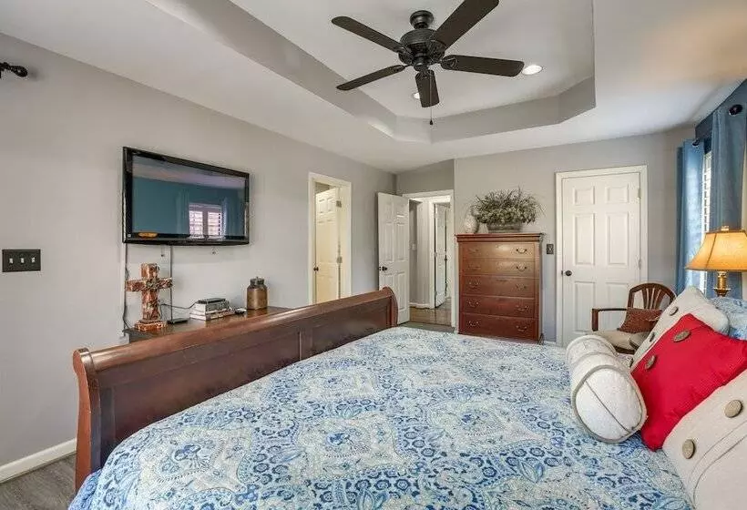 Waterfront Lay Lake Retreat W/dock & 3 Piers!