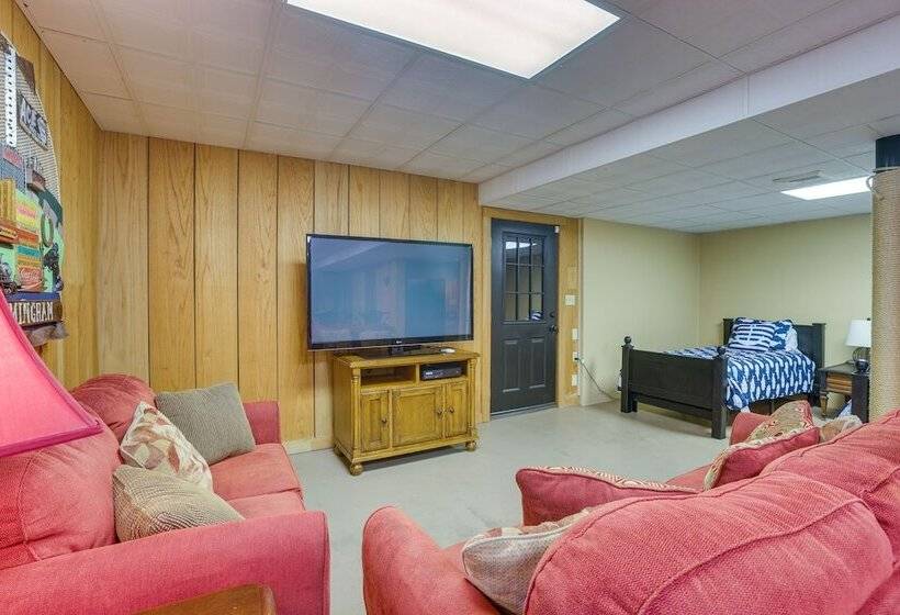 Waterfront Lay Lake Retreat W/dock & 3 Piers!