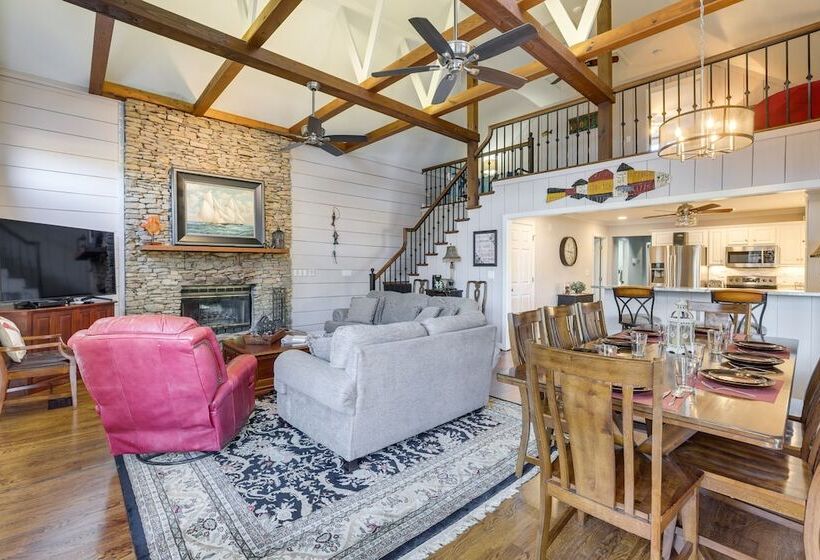 Waterfront Lay Lake Retreat W/dock & 3 Piers!