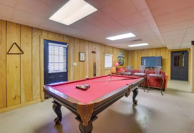 Waterfront Lay Lake Retreat W/dock & 3 Piers!