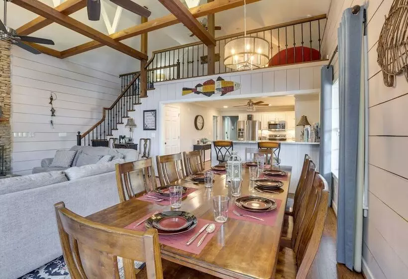 Waterfront Lay Lake Retreat W/dock & 3 Piers!