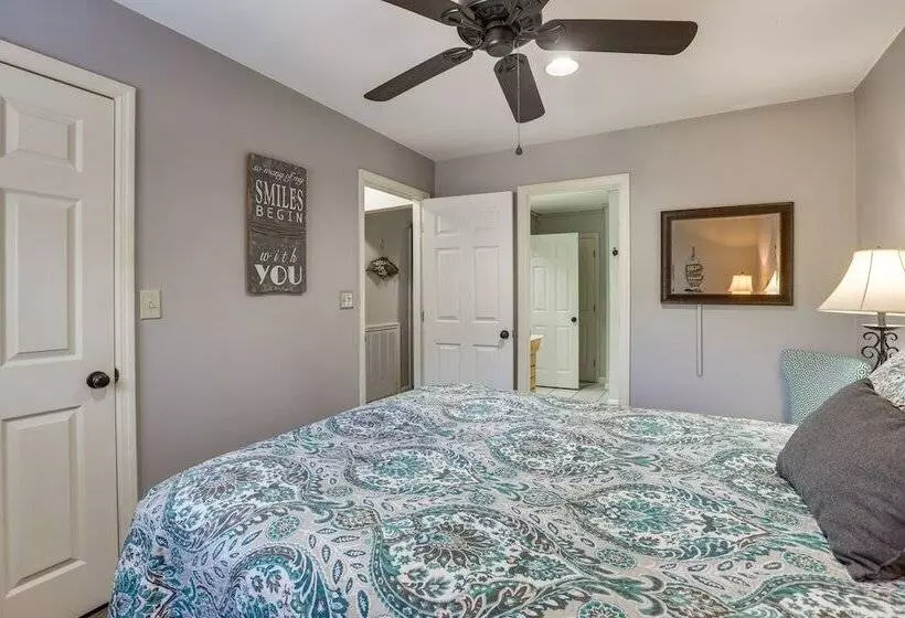 Waterfront Lay Lake Retreat W/dock & 3 Piers!