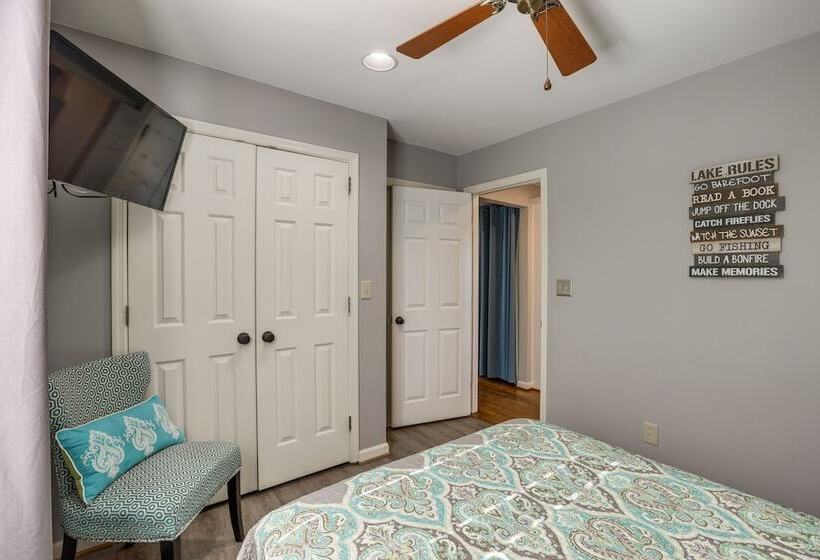 Waterfront Lay Lake Retreat W/dock & 3 Piers!