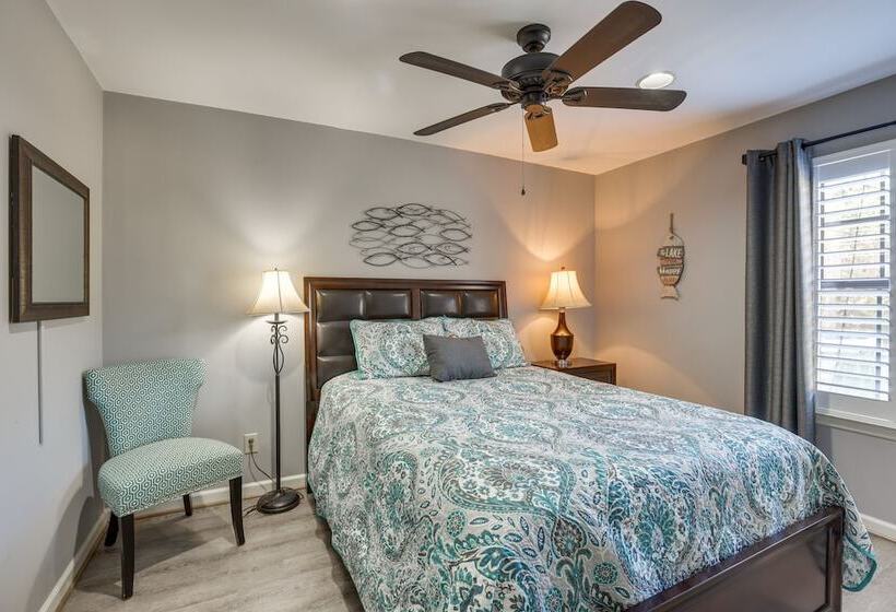 Waterfront Lay Lake Retreat W/dock & 3 Piers!