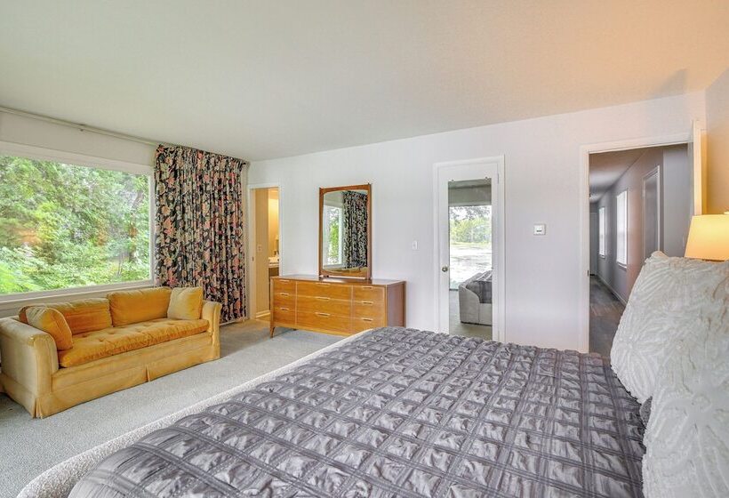 Skiing & Hiking: Water View Home In The Berkshires