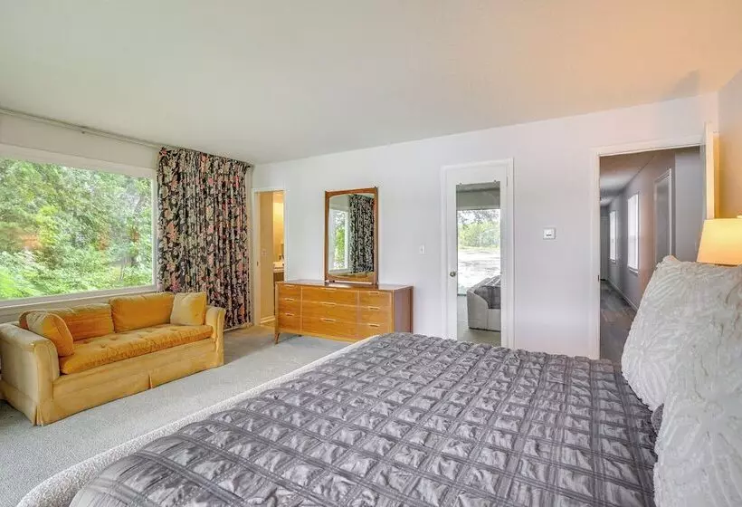 Skiing & Hiking: Water View Home In The Berkshires