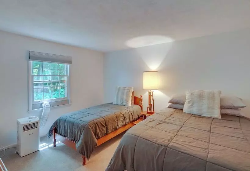 Skiing & Hiking: Water View Home In The Berkshires