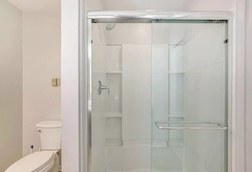 Skiing & Hiking: Water View Home In The Berkshires