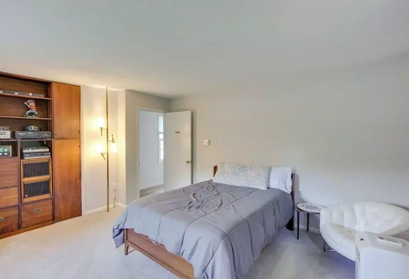 Skiing & Hiking: Water View Home In The Berkshires