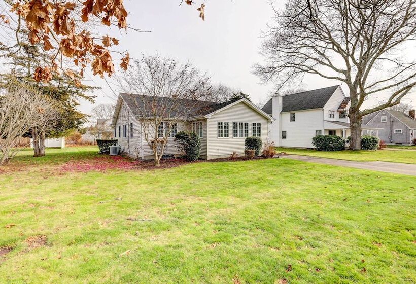 Westerly Retreat ~ 1/4 Mi To Private Beach!