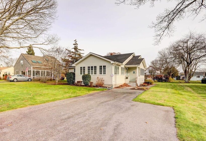 Westerly Retreat ~ 1/4 Mi To Private Beach!