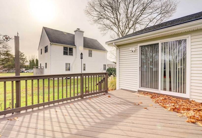 Westerly Retreat ~ 1/4 Mi To Private Beach!