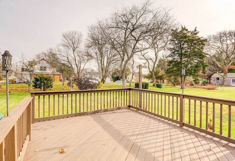 Westerly Retreat ~ 1/4 Mi To Private Beach!