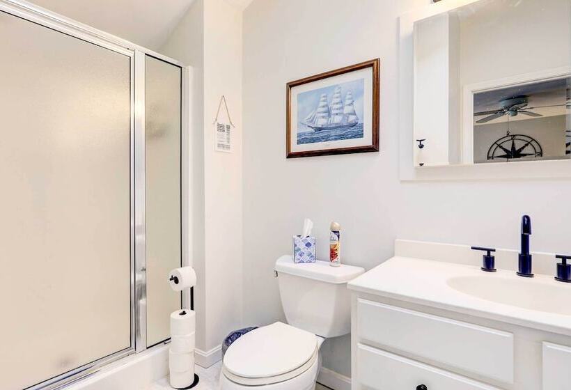 Westerly Retreat ~ 1/4 Mi To Private Beach!