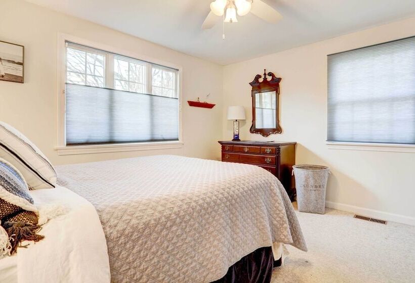 Westerly Retreat ~ 1/4 Mi To Private Beach!