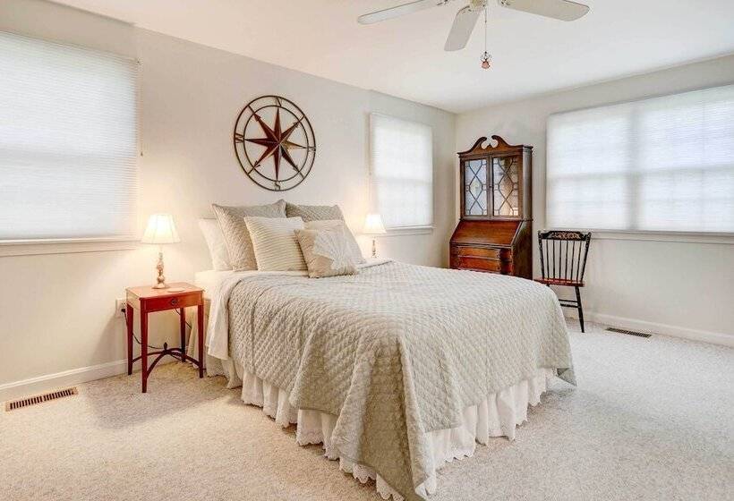 Westerly Retreat ~ 1/4 Mi To Private Beach!