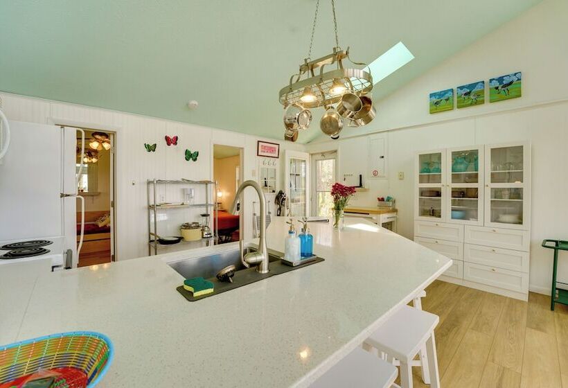 Beachfront Lake Michigan Cottage: Fire Pit & Deck