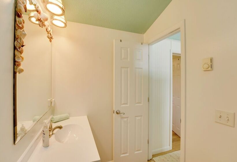 Beachfront Lake Michigan Cottage: Fire Pit & Deck