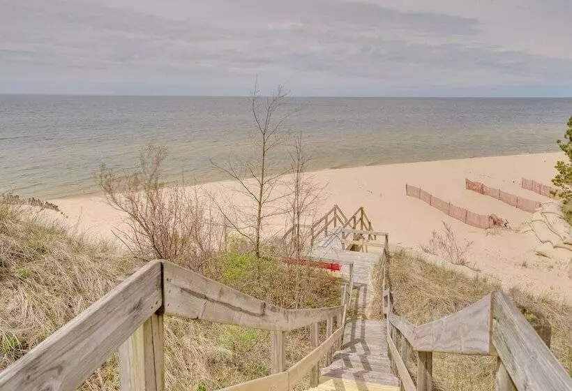 Beachfront Lake Michigan Cottage: Fire Pit & Deck