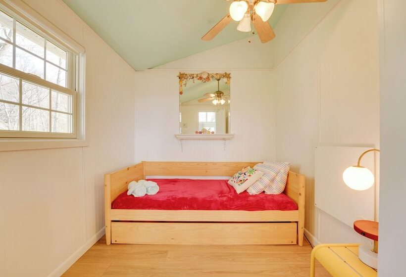 Beachfront Lake Michigan Cottage: Fire Pit & Deck