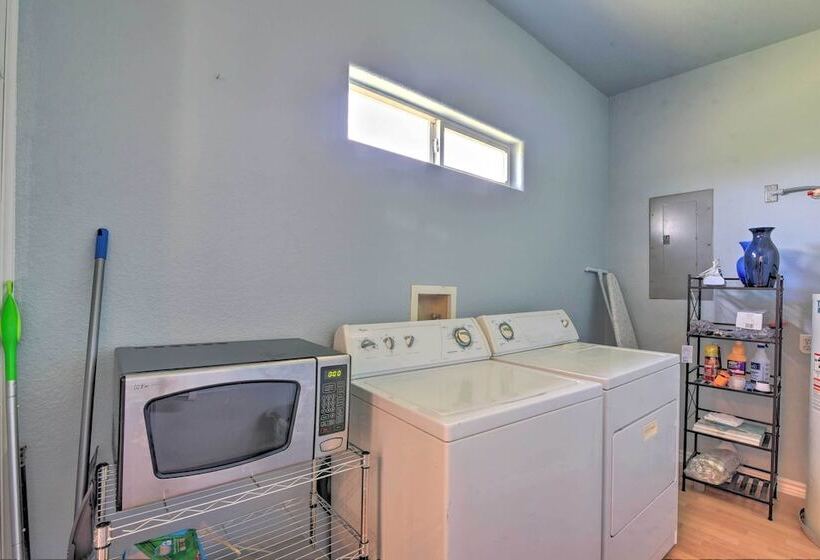 Deck & Grill: Walkable Crystal Beach House!