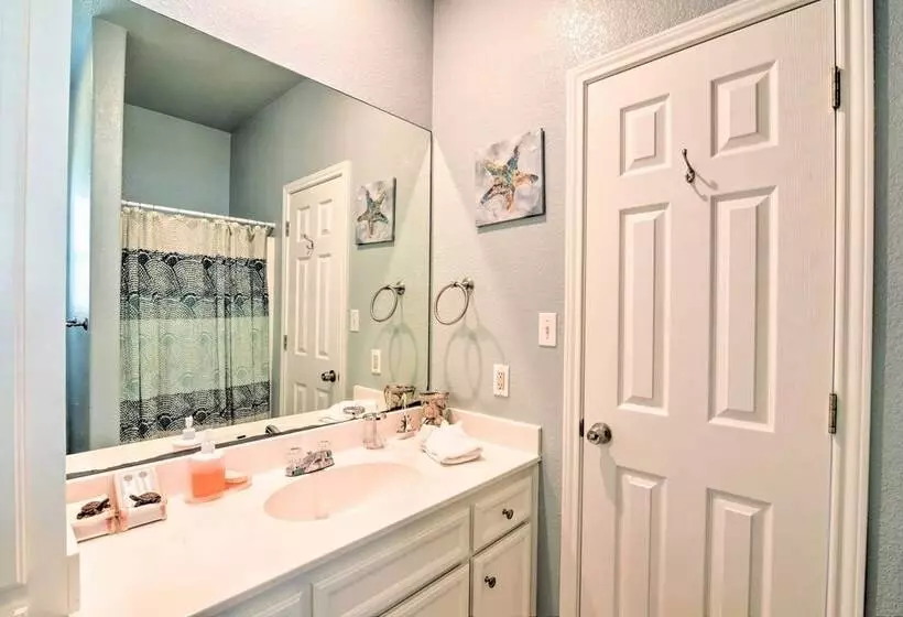 Deck & Grill: Walkable Crystal Beach House!