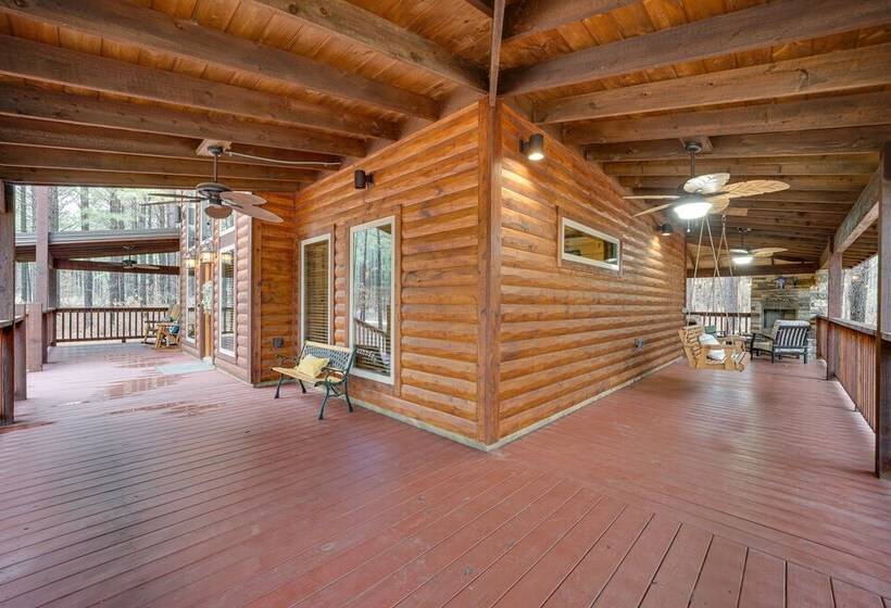 Broken Bow Cabin On 1 Acre W/ Hot Tub & Fire Pit!