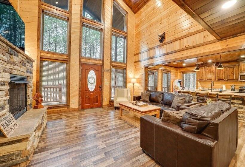 Broken Bow Cabin On 1 Acre W/ Hot Tub & Fire Pit!