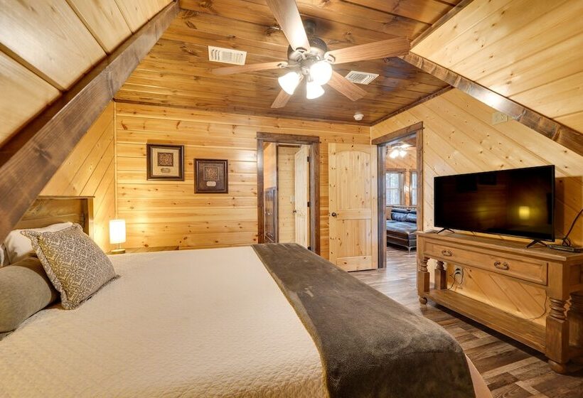 Broken Bow Cabin On 1 Acre W/ Hot Tub & Fire Pit!