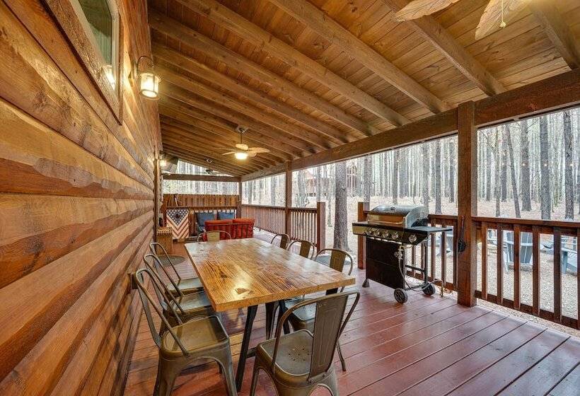 Broken Bow Cabin On 1 Acre W/ Hot Tub & Fire Pit!