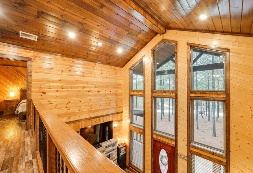 Broken Bow Cabin On 1 Acre W/ Hot Tub & Fire Pit!