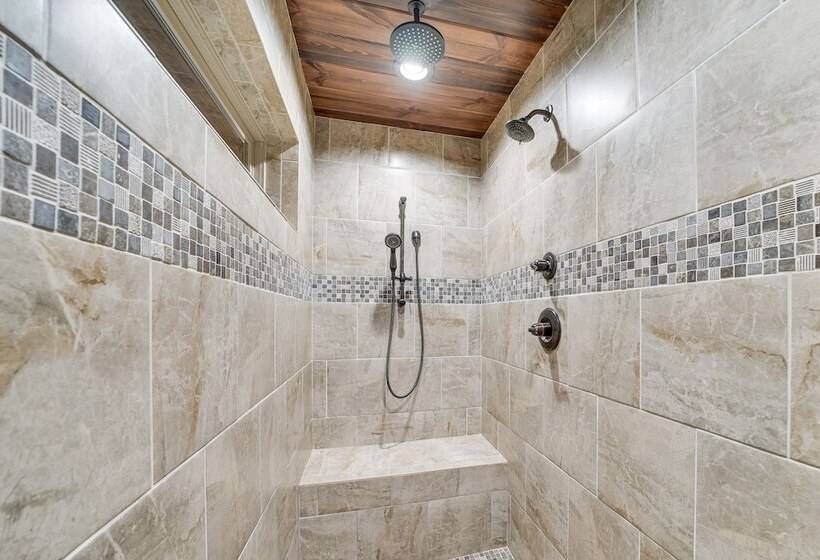 Broken Bow Cabin On 1 Acre W/ Hot Tub & Fire Pit!