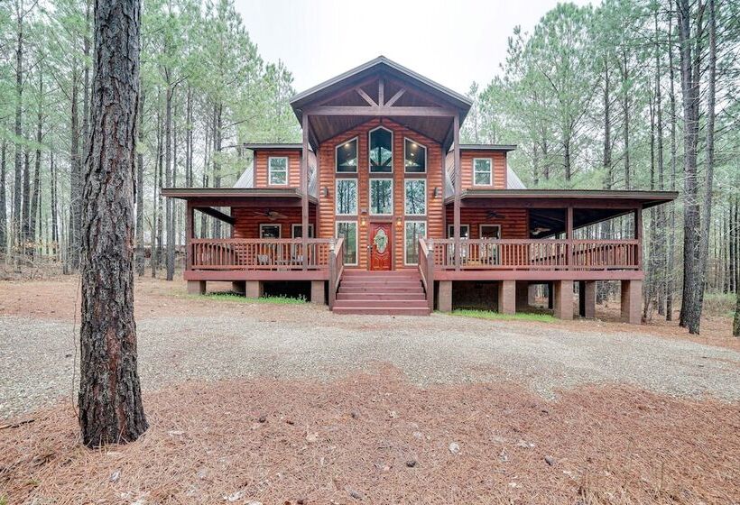 Broken Bow Cabin On 1 Acre W/ Hot Tub & Fire Pit!