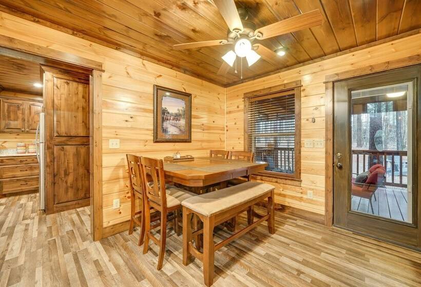 Broken Bow Cabin On 1 Acre W/ Hot Tub & Fire Pit!