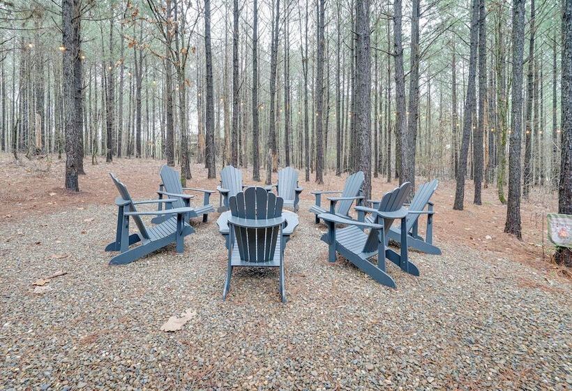 Broken Bow Cabin On 1 Acre W/ Hot Tub & Fire Pit!